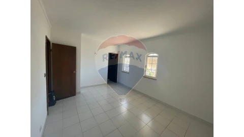 Moradia T4 para Venda em Guia