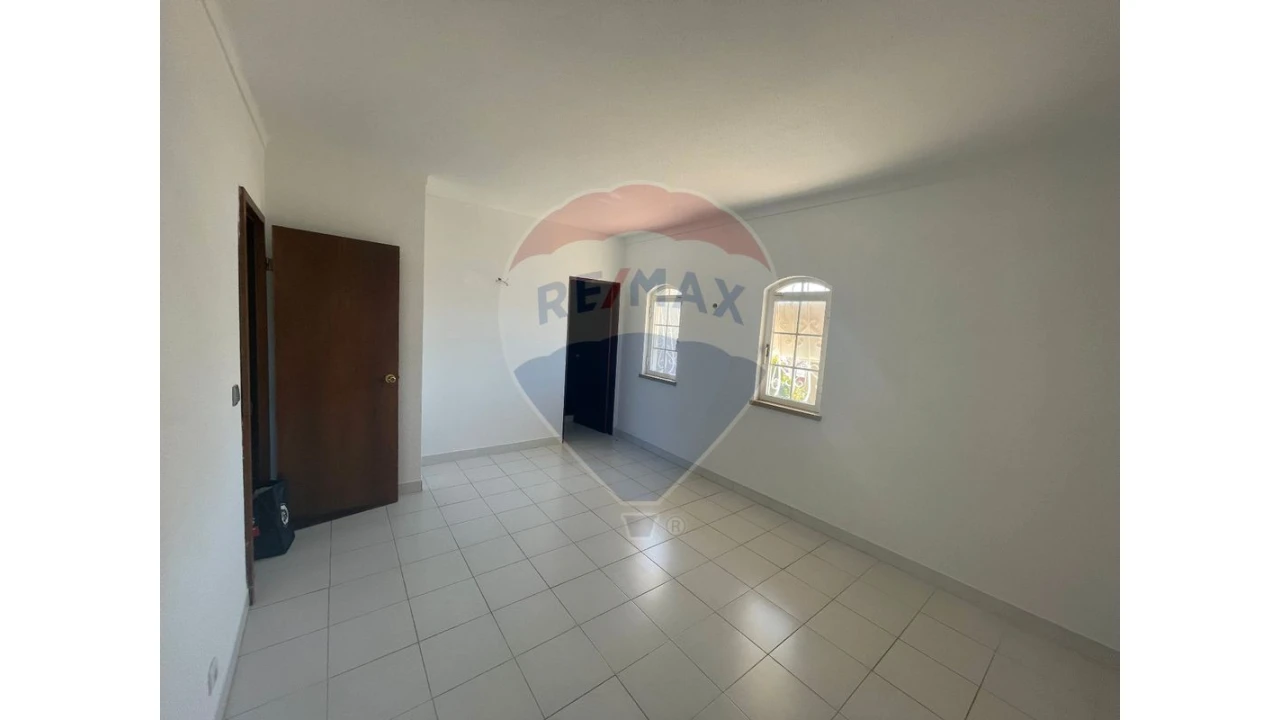 Moradia T4 para Venda em Guia Foto 14