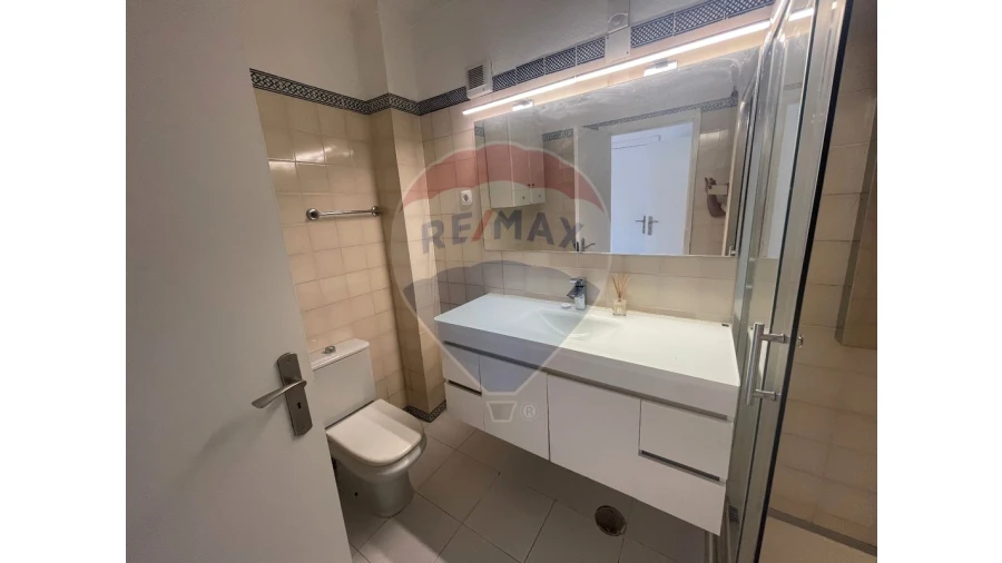 Moradia T4 para Venda em Guia Foto 15