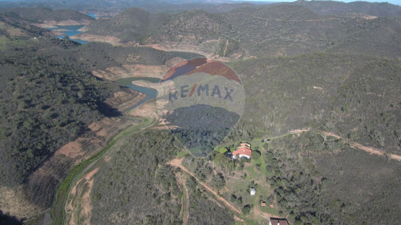 Terreno P/ Prédio para Venda em Santana da Serra Foto 2