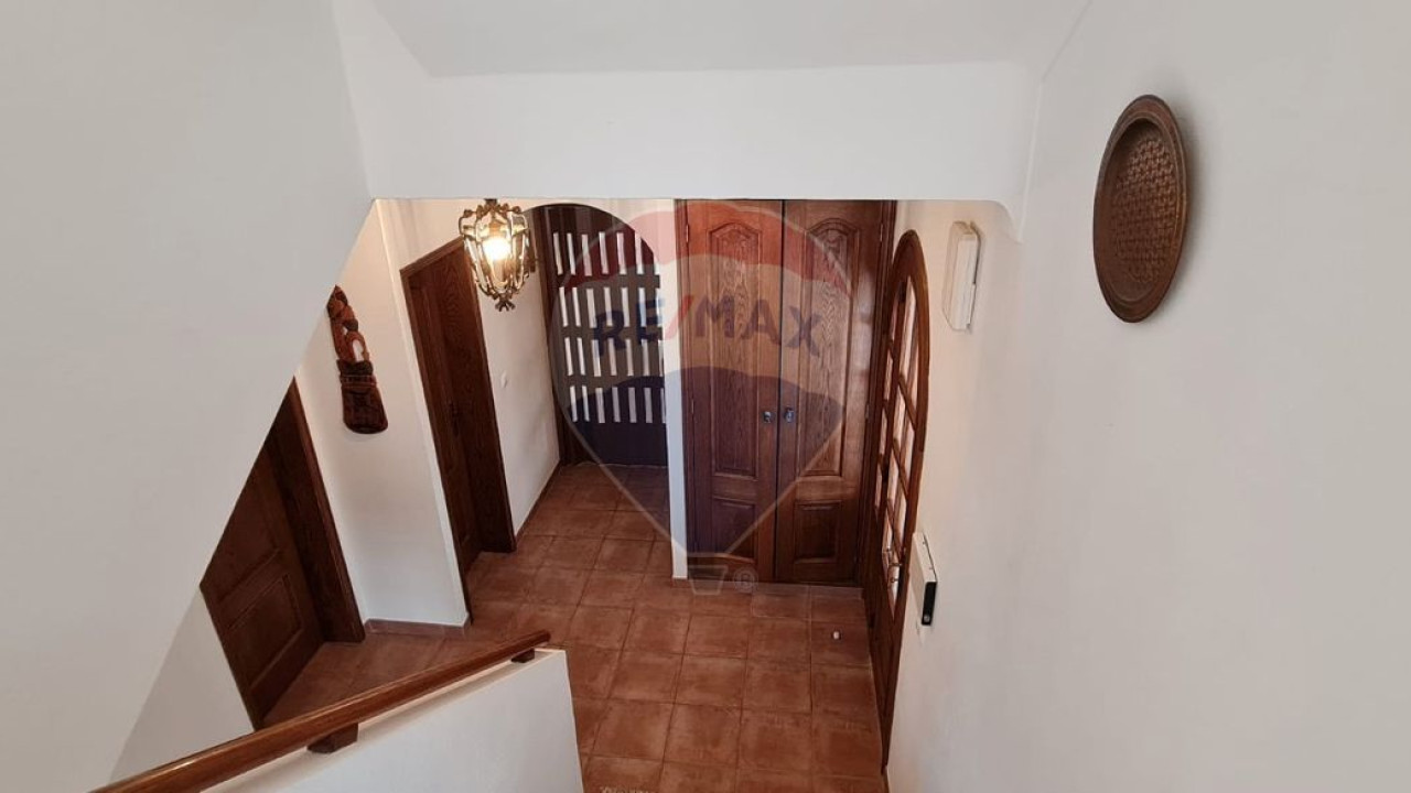 Moradia T4 para Venda em Guia Foto 5