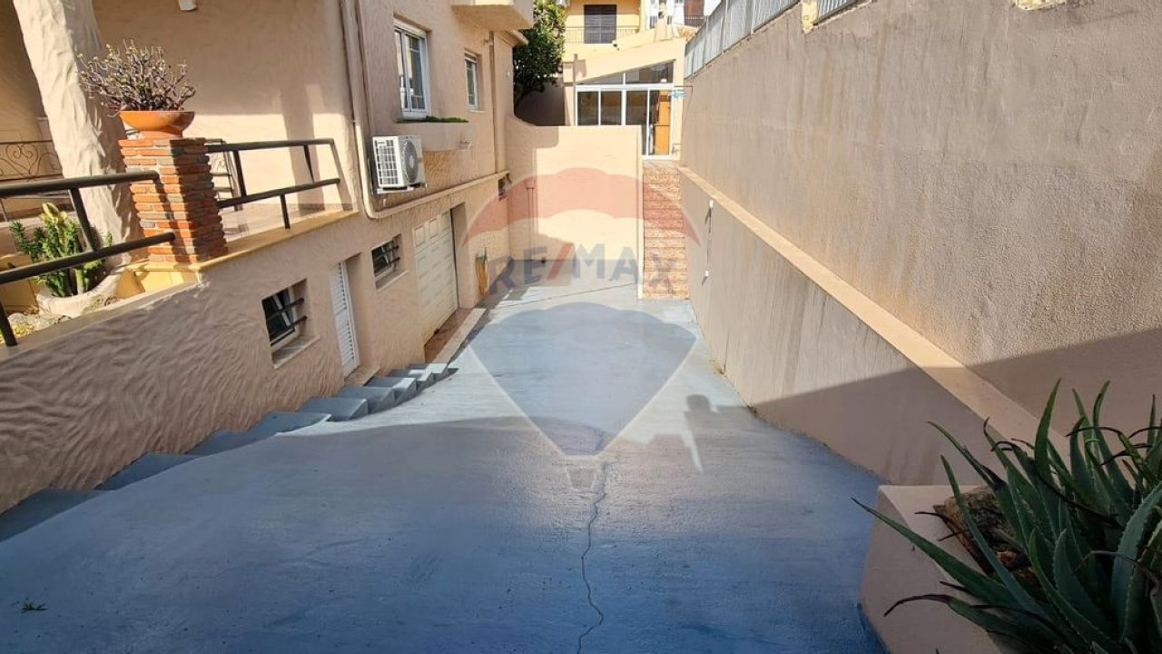 Moradia T4 para Venda em Guia Foto 30