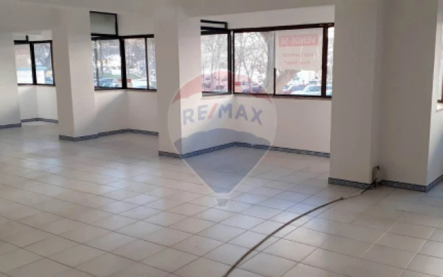 Loja para Venda em Albufeira e Olhos de Água