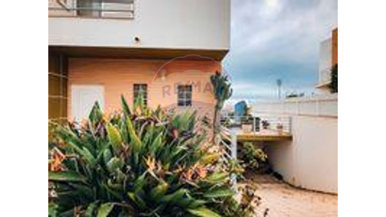 Moradia T4 para Venda em Albufeira e Olhos de Água Foto 3