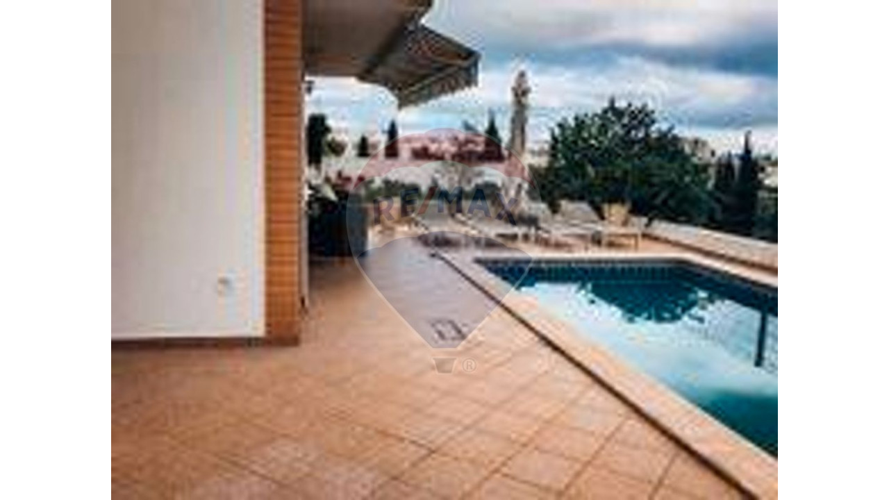 Moradia T4 para Venda em Albufeira e Olhos de Água Foto 8