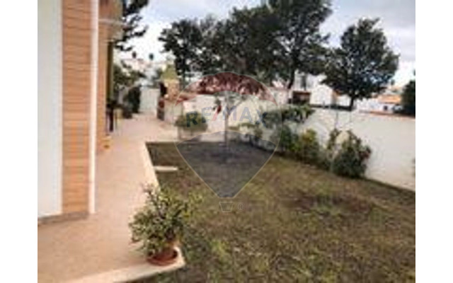 Moradia T4 para Venda em Albufeira e Olhos de Água