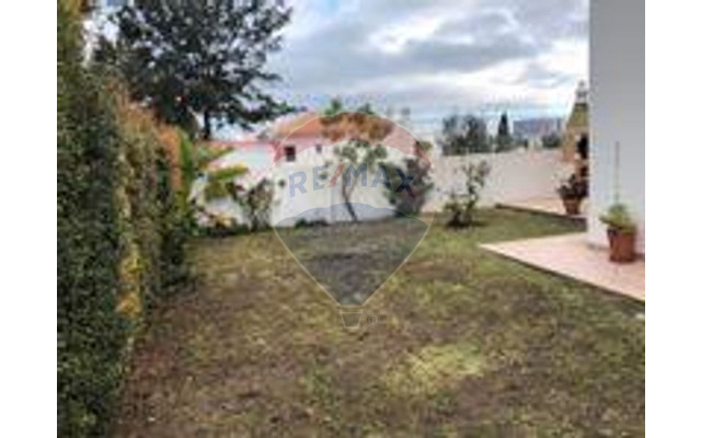 Moradia T4 para Venda em Albufeira e Olhos de Água