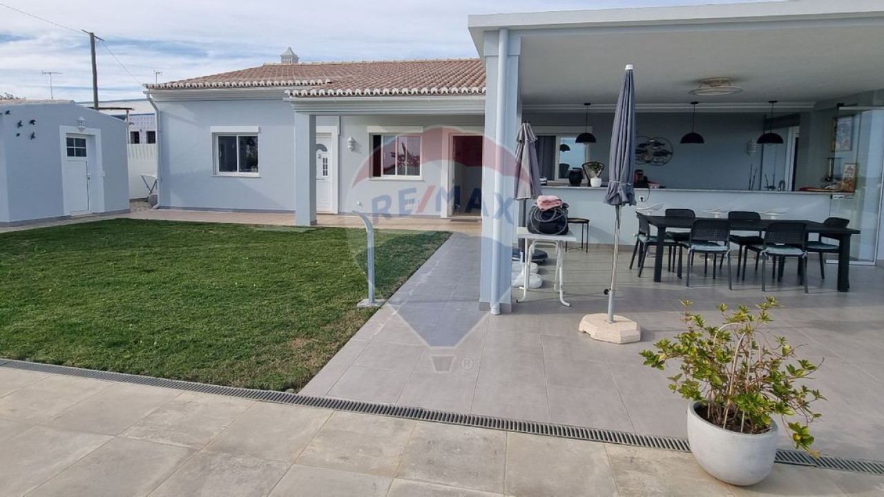 Moradia T3 para Venda em Boliqueime Foto 2