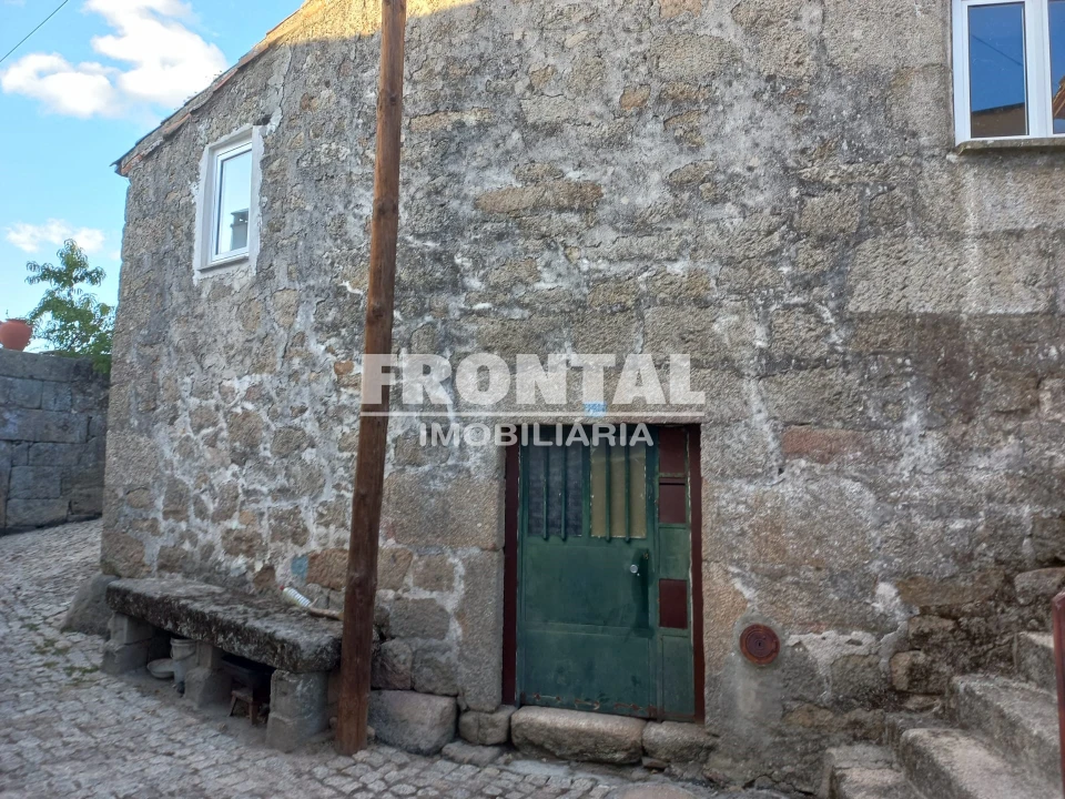 Moradia T0 para Venda em Samões Foto 1