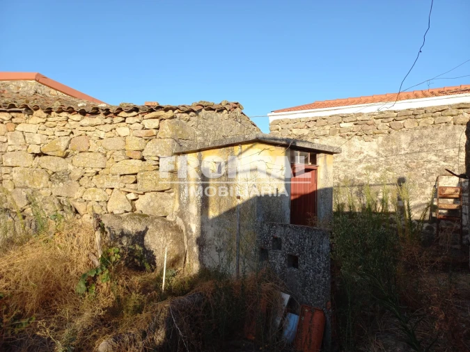 Moradia T0 para Venda em Samões Foto 3