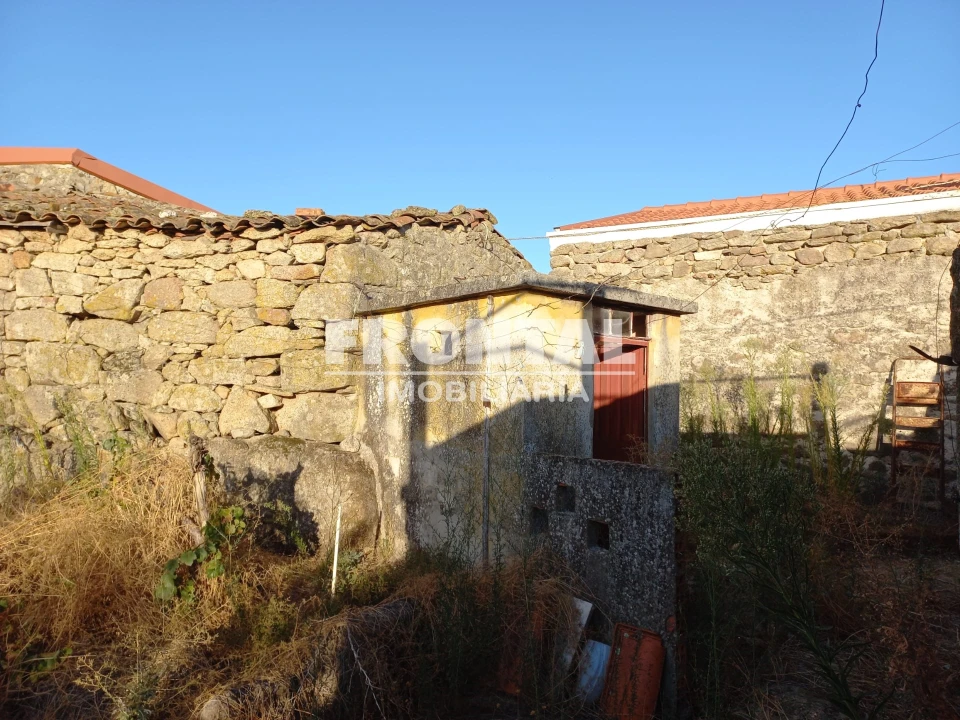 Moradia T0 para Venda em Samões Foto 4