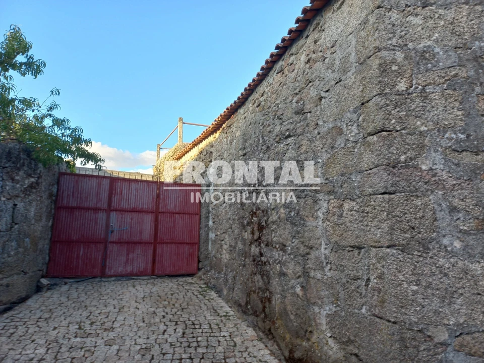 Moradia T0 para Venda em Samões Foto 2