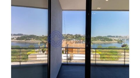 Moradia T5 para Venda em Gondomar (São Cosme), Valbom e Jovim