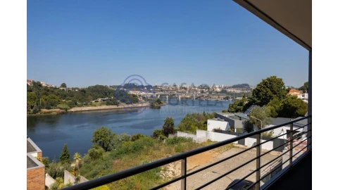 Moradia T5 para Venda em Gondomar (São Cosme), Valbom e Jovim
