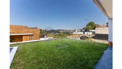 Moradia T5 para Venda em Gondomar (São Cosme), Valbom e Jovim