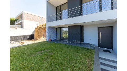 Moradia T5 para Venda em Gondomar (São Cosme), Valbom e Jovim