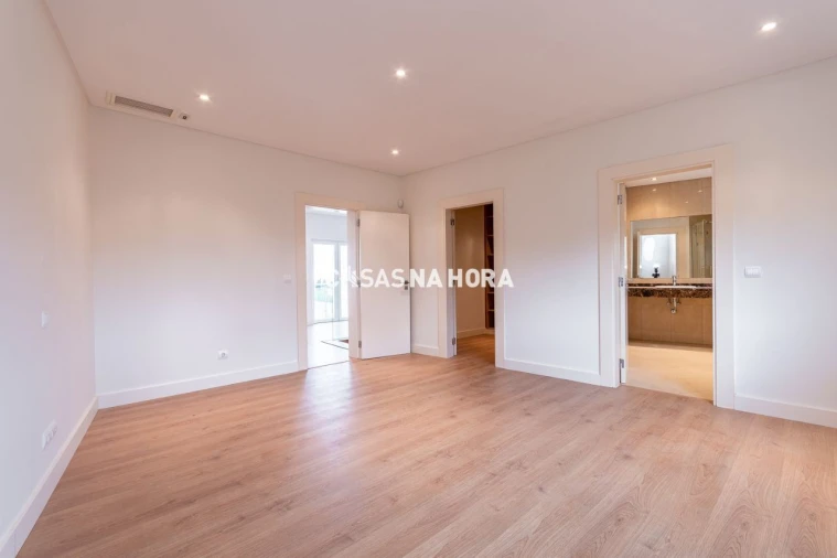 Moradia T4 para Venda em Agualva e Mira-Sintra Foto 16