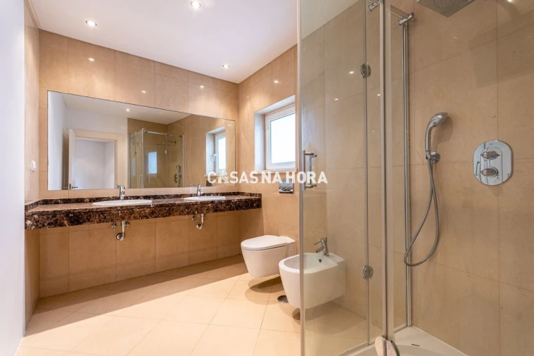 Moradia T4 para Venda em Agualva e Mira-Sintra Foto 18