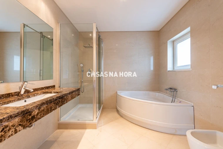 Moradia T4 para Venda em Agualva e Mira-Sintra Foto 19