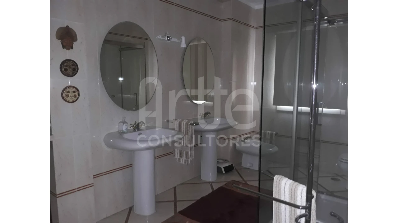 Moradia T5 para Venda em Avelãs de Caminho Foto 18