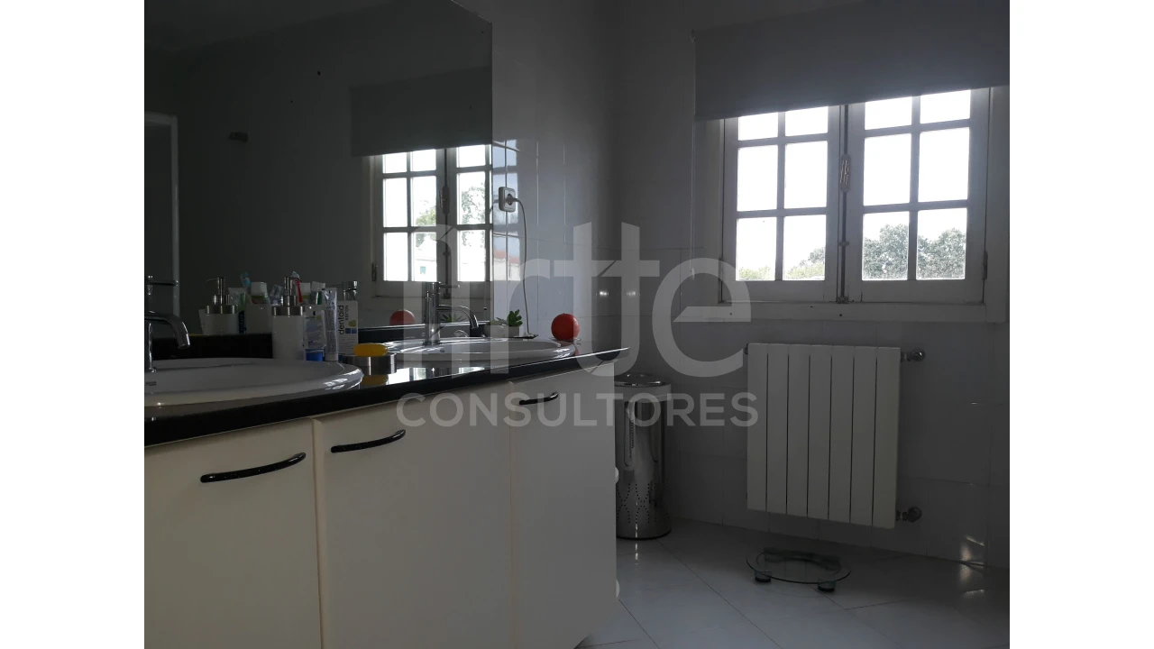 Moradia T5 para Venda em Avelãs de Caminho Foto 30