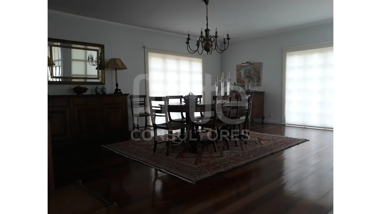 Moradia T5 para Venda em Avelãs de Caminho Foto 3