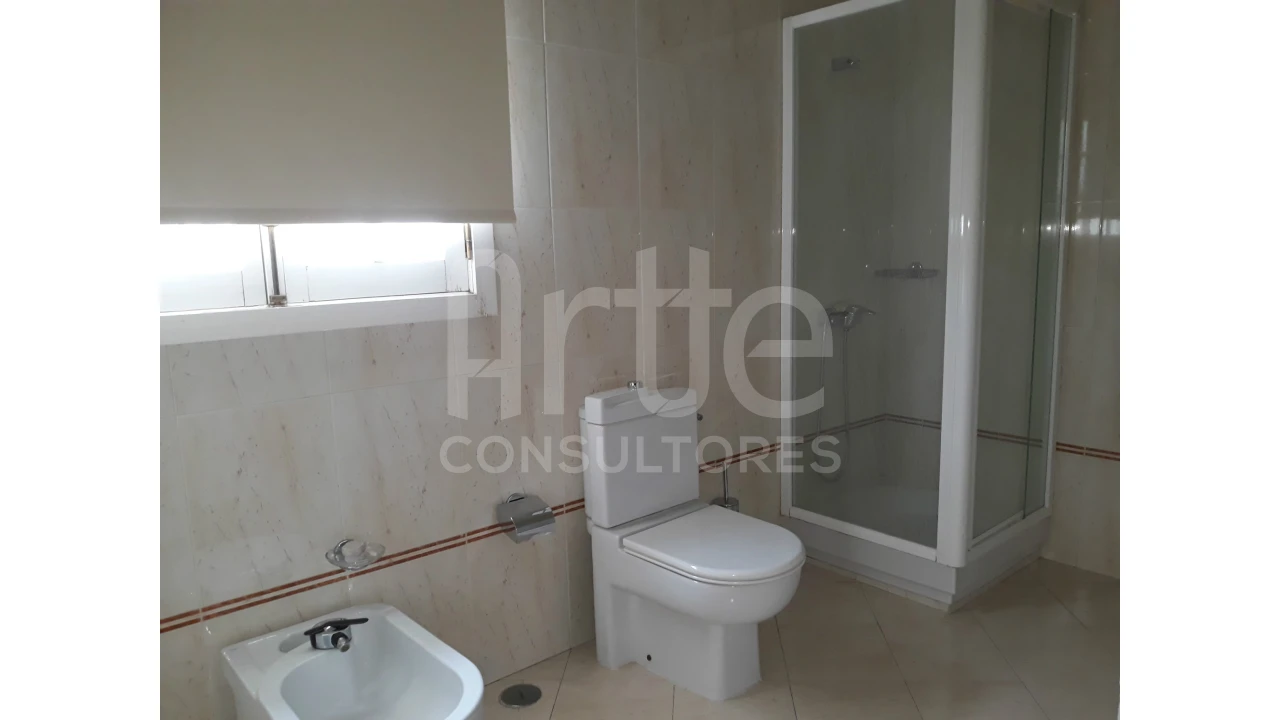 Moradia T5 para Venda em Avelãs de Caminho Foto 37