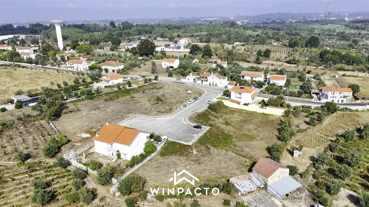 Terreno para Venda em Espinho Foto 3