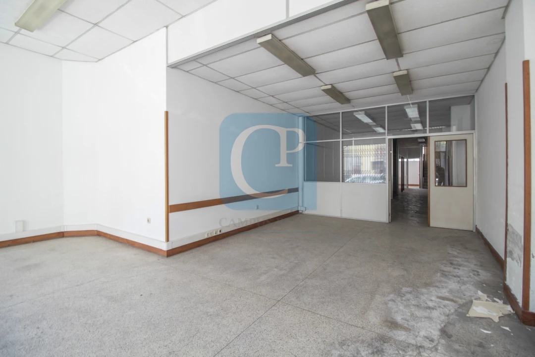 Loja para Arrendamento em Cedofeita, Santo Ildefonso, Sé, Miragaia, São Nicolau e Vitória Foto 2