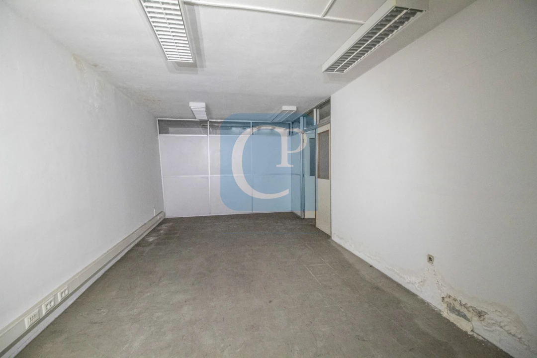 Loja para Arrendamento em Cedofeita, Santo Ildefonso, Sé, Miragaia, São Nicolau e Vitória Foto 9