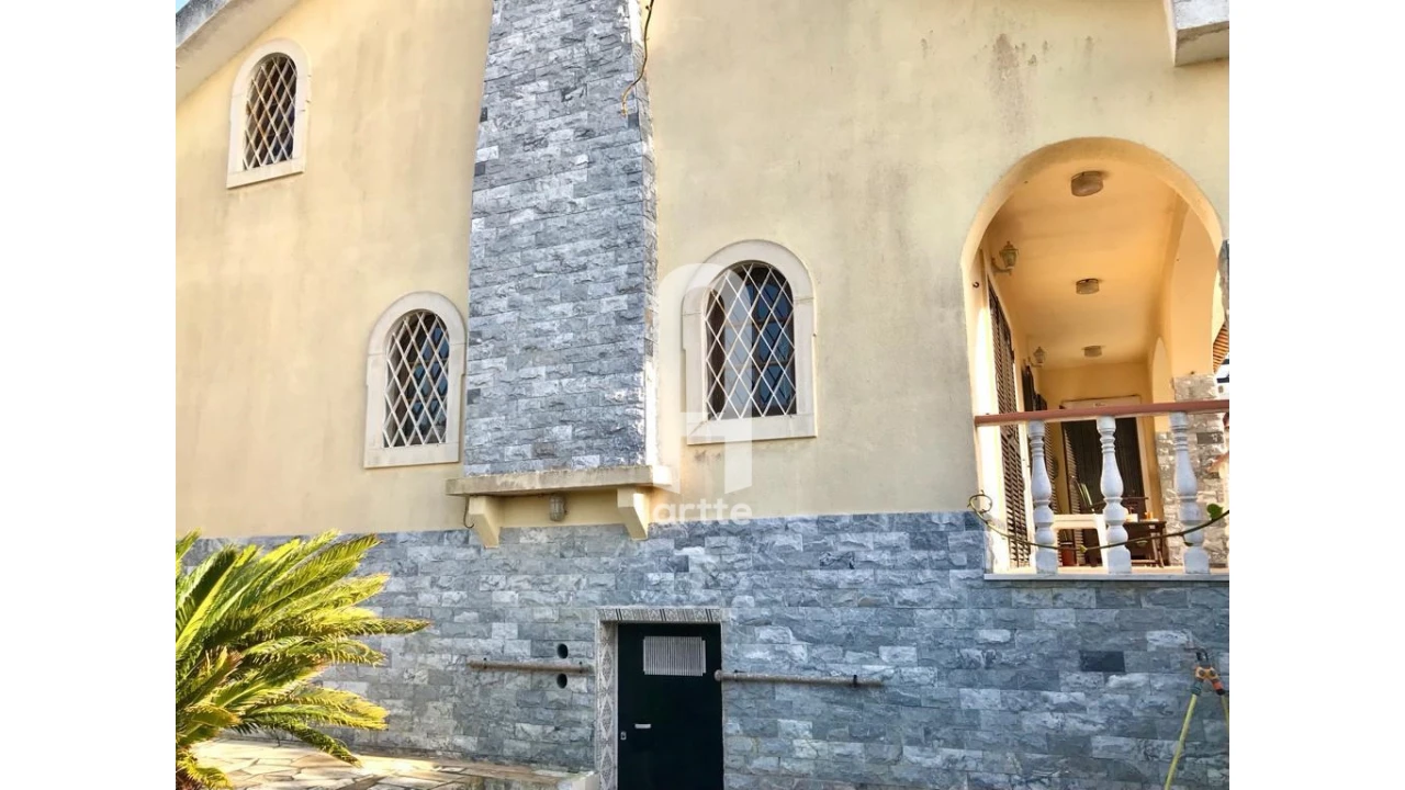 Moradia T5 para Venda em Carvoeira Foto 25