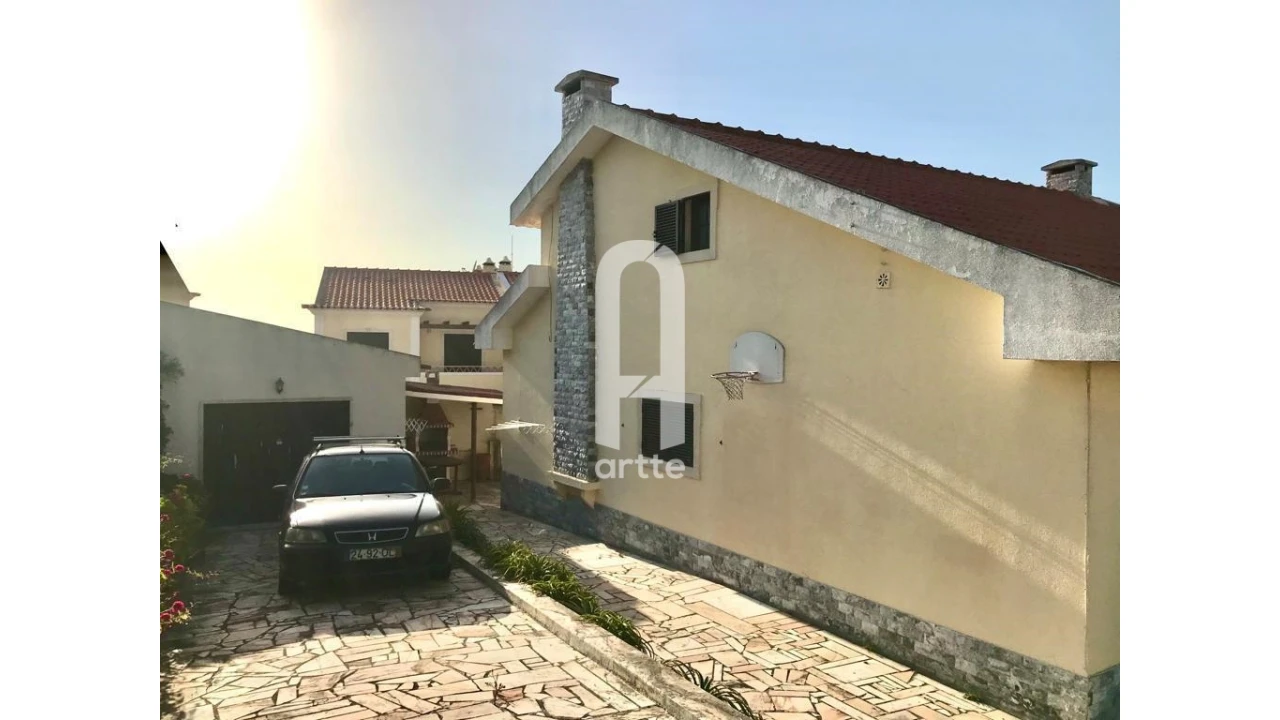 Moradia T5 para Venda em Carvoeira Foto 13