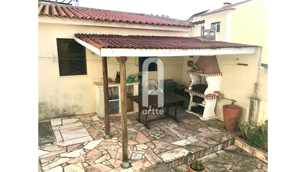 Moradia T5 para Venda em Carvoeira Foto 22