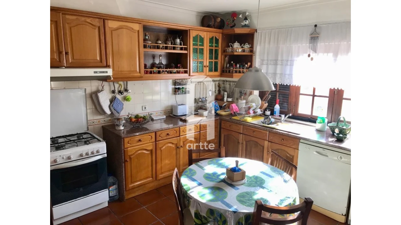 Moradia T5 para Venda em Carvoeira Foto 15