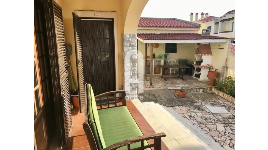 Moradia T5 para Venda em Carvoeira Foto 23