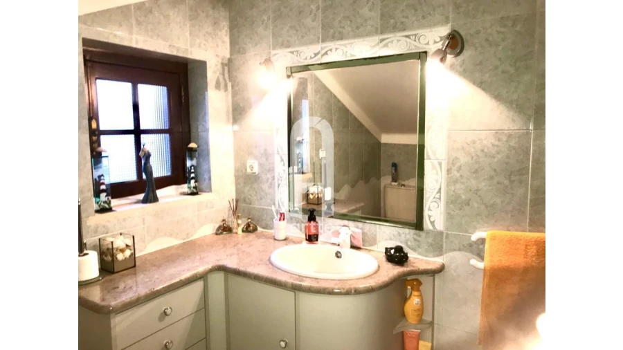 Moradia T5 para Venda em Carvoeira Foto 35