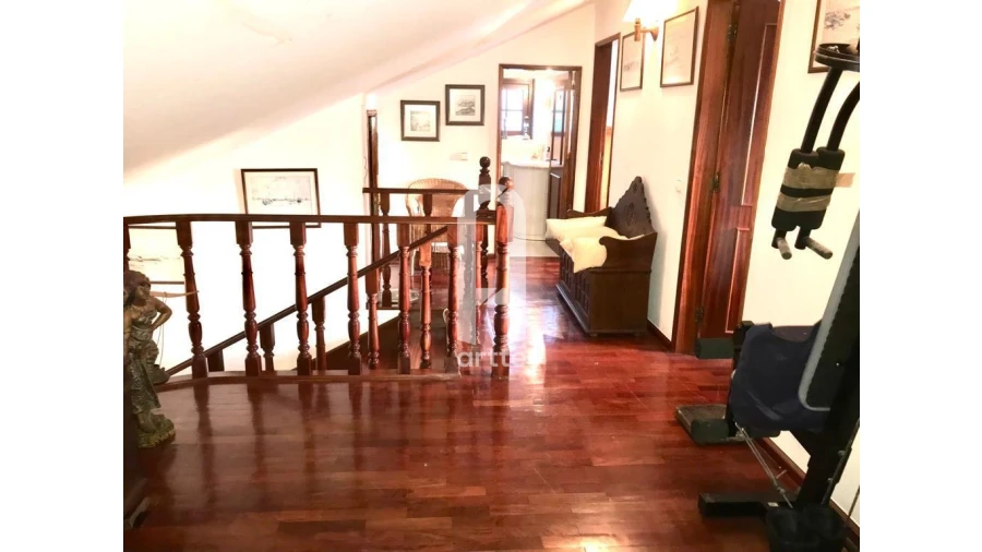 Moradia T5 para Venda em Carvoeira Foto 33