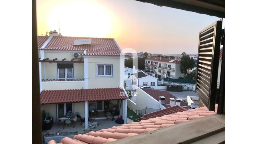 Moradia T5 para Venda em Carvoeira Foto 38