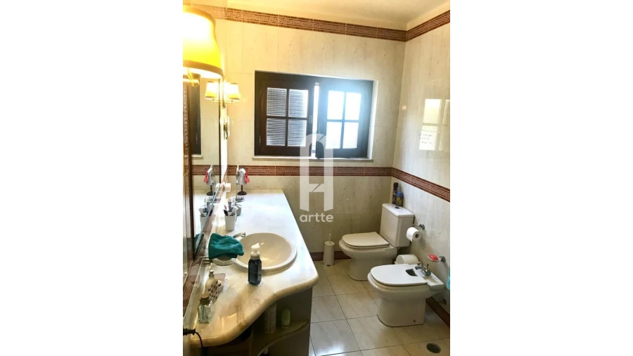 Moradia T5 para Venda em Carvoeira Foto 5