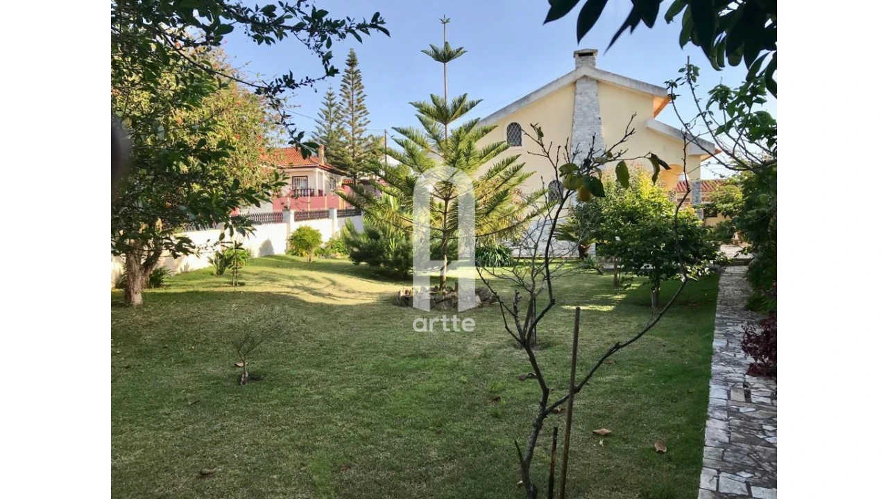 Moradia T5 para Venda em Carvoeira Foto 27