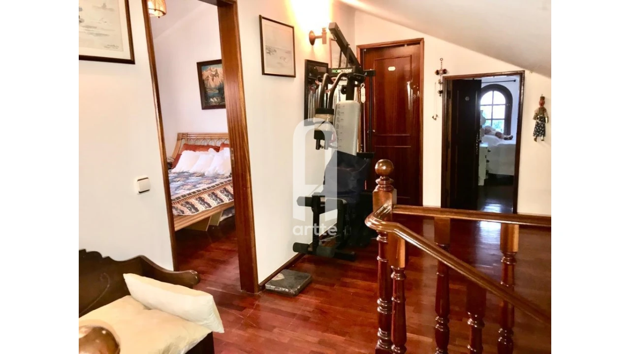 Moradia T5 para Venda em Carvoeira Foto 36