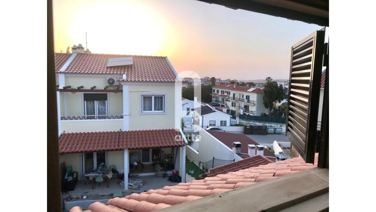 Moradia T5 para Venda em Carvoeira Foto 38