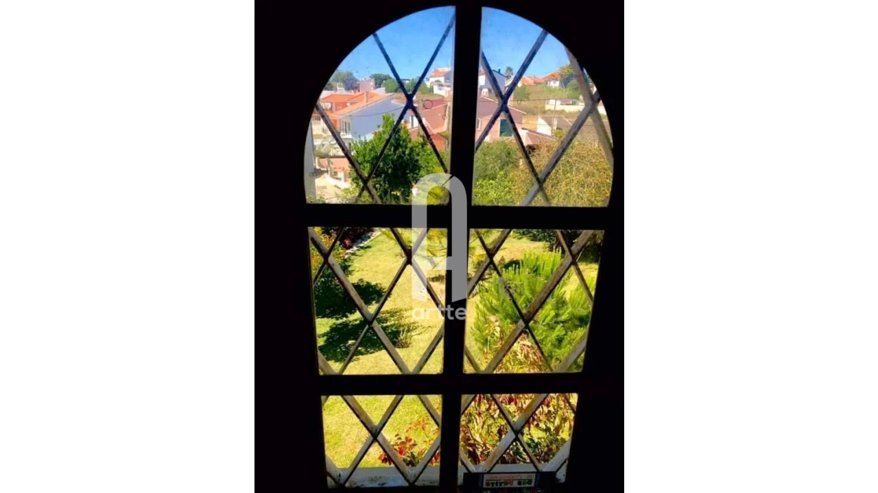 Moradia T5 para Venda em Carvoeira Foto 48