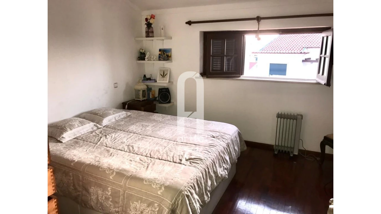 Moradia T5 para Venda em Carvoeira Foto 43