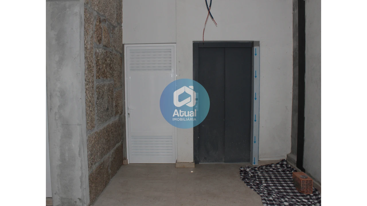 Loja para Arrendamento em Caldas de Vizela (São Miguel e São João) Foto 9