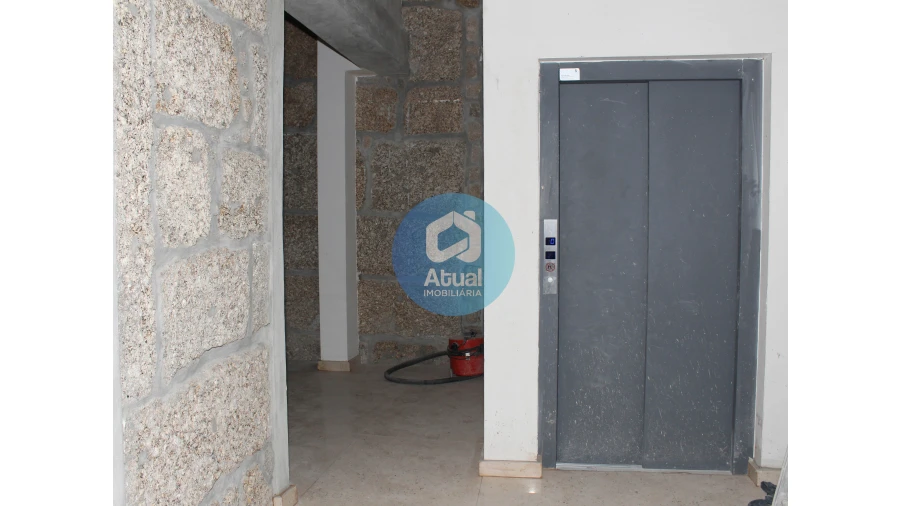 Loja para Arrendamento em Caldas de Vizela (São Miguel e São João) Foto 2