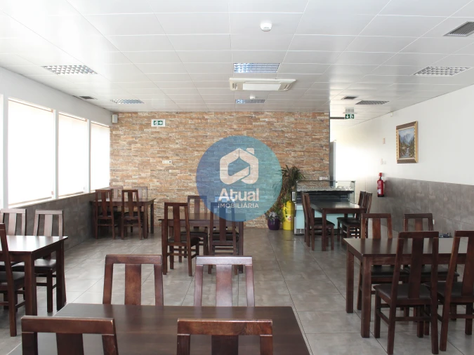 Loja para Arrendamento em Caldas de Vizela (São Miguel e São João) Foto 11