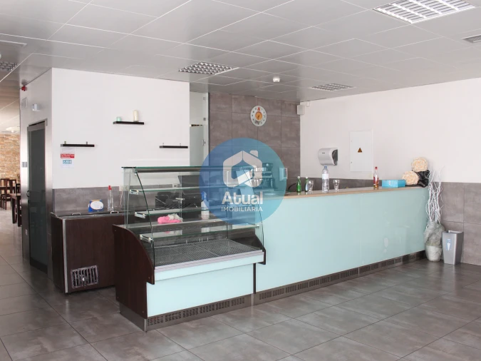 Loja para Arrendamento em Caldas de Vizela (São Miguel e São João) Foto 2