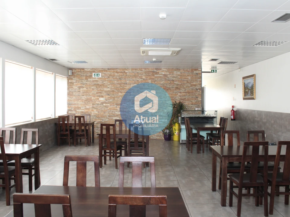 Loja para Arrendamento em Caldas de Vizela (São Miguel e São João) Foto 11