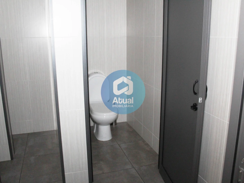 Loja para Arrendamento em Caldas de Vizela (São Miguel e São João) Foto 18